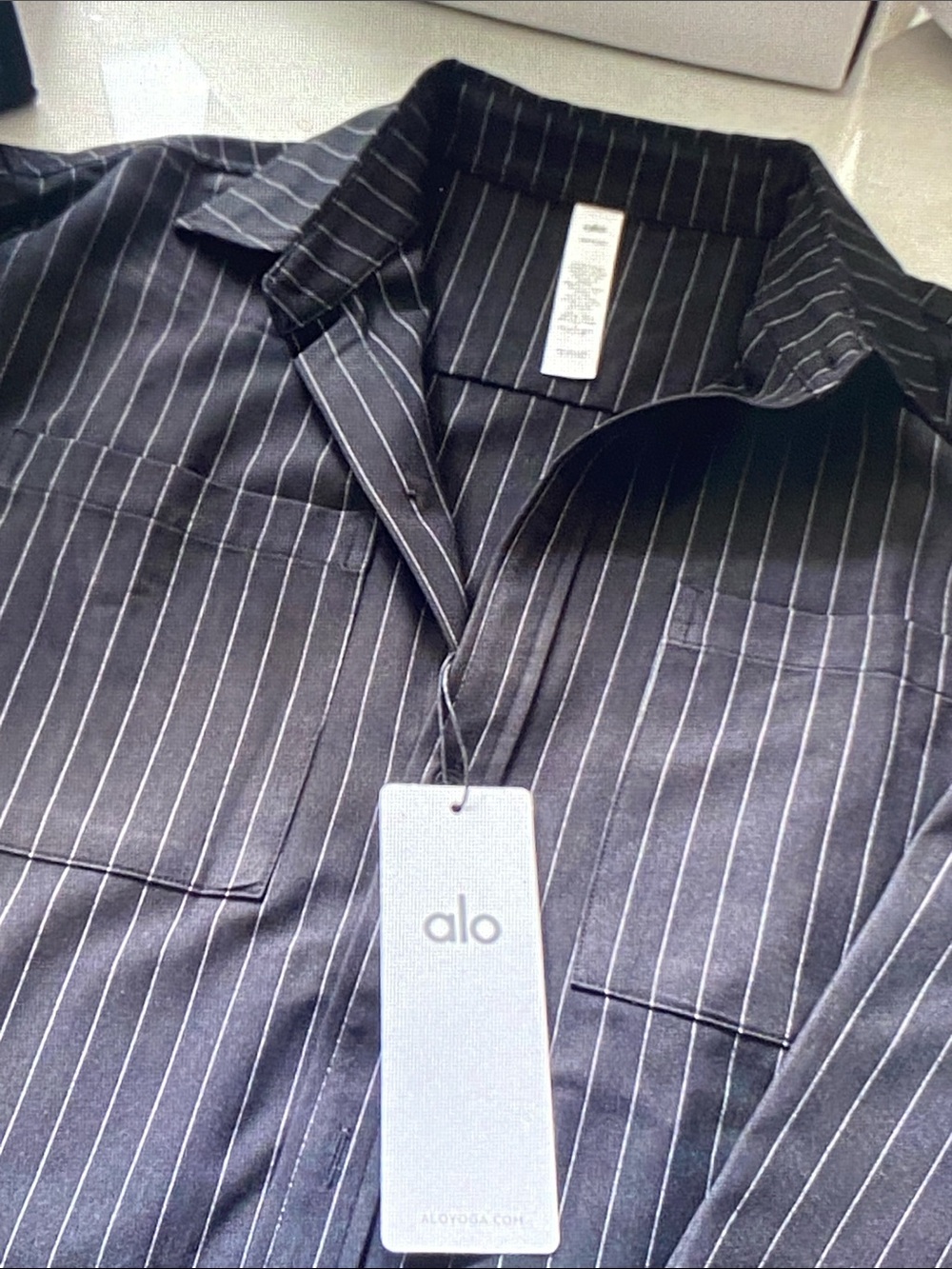 ALO Yoga Black Pinstripe Athletic Shorts Set - Picture 8 of 8